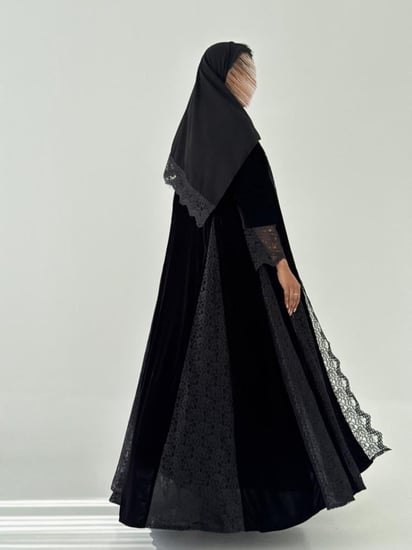 عبايه توق كلوش كامل قماش مخمل بتدخيل دانتيل