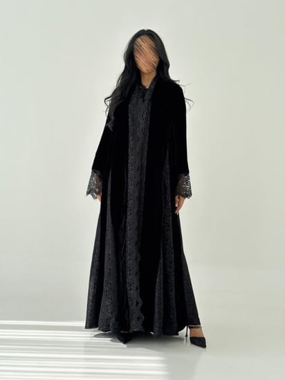 عبايه توق كلوش كامل قماش مخمل بتدخيل دانتيل