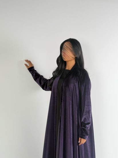 عبايه دبل كلوش بقماش مخمل ايطالي بكم ماسك لون موف