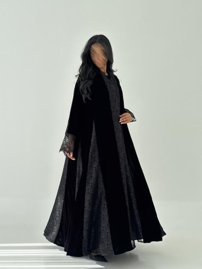 عبايه توق كلوش كامل قماش مخمل بتدخيل دانتيل