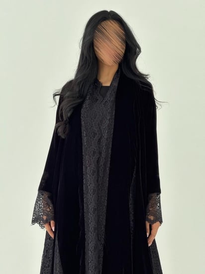 عبايه توق كلوش كامل قماش مخمل بتدخيل دانتيل