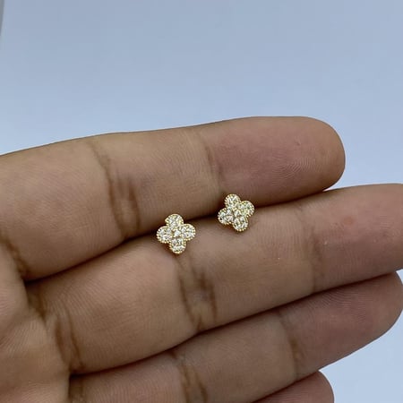 حلق ذهب عيار 18 وزن 0.79