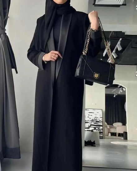 عبايات رسمية للدوام تعكس أناقتك في بيئة العمل