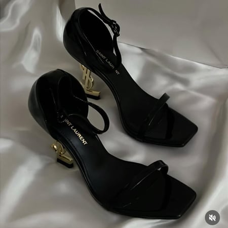 كعب سان لوران