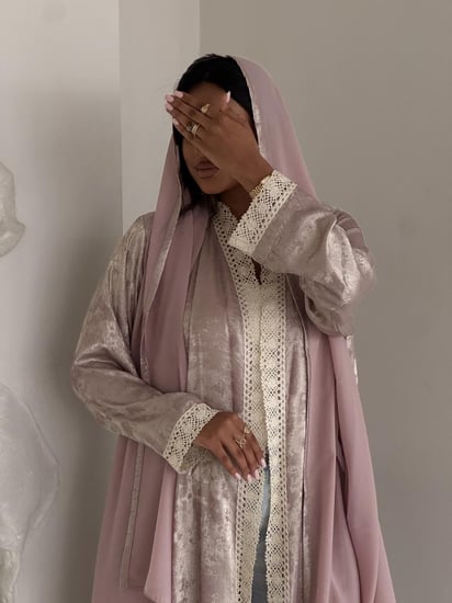 عباية ملونة وردي كريب ربع كلوش