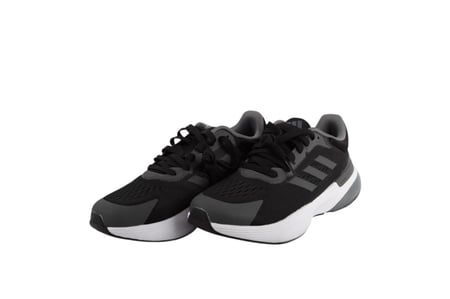 حذاء أديداس