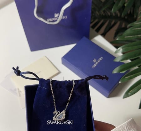 قلاده سوارفسكي البجعه مع ملحقات