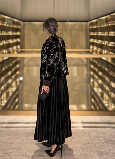 طقم تيور مخمل أسود بتطريز شك