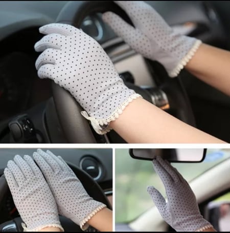 قفازات القيادة النسائية بأطراف مزينة بالكوروشيه الناعم عند المعصم