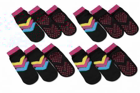 مجموعة من 8 جوارب أطفال سوداء بقبضات سيليكون وردية