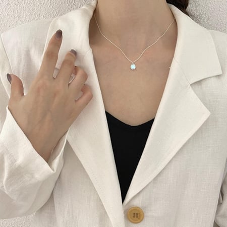سلسلة الندى من الفضة الاسترليني عيار 925 مزينة بقطرة من الكريستال الشفاف بلمعة ملونة