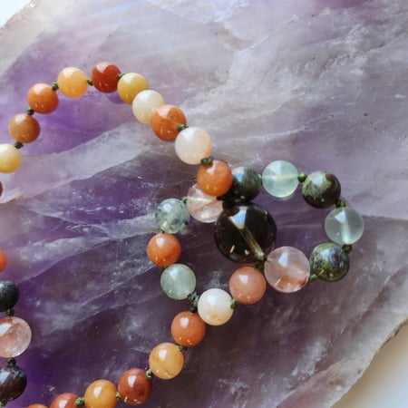 عقد الانفينيتي الجذاب Infinity و حجر السموكي كوارتز Smokey Quartz