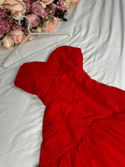 فستان احمر فخم