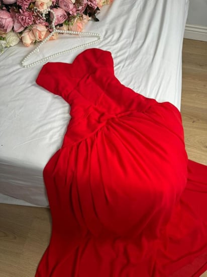 فستان احمر فخم