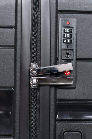 طقم حقائب سفر من مورانو من البولي بروبلين من 3 قطع و 4 عجلات دوارة مع قفل مدمج نوع TSA لون أسود