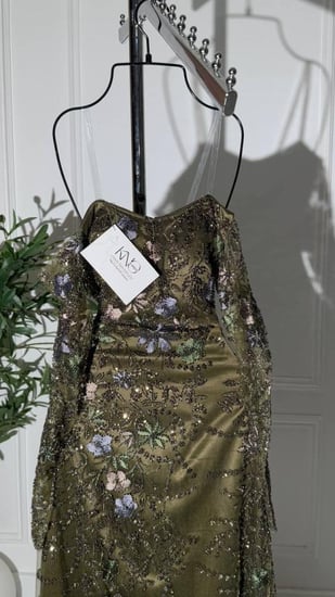 فستان سهره زيتي كلفة فاخرة مع تفته بالداخل