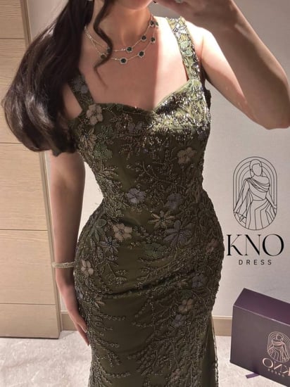 فستان سهرة تفتة مطرز بالخرز والورود الملونة – مقاسات متعددة