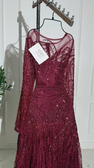 فستان سهرة دانتيل برغندي مطرز بالخرز