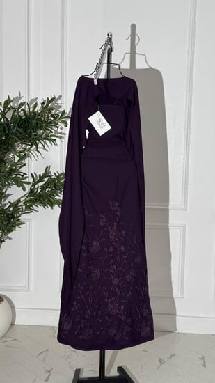 فستان ليلكي مع تطريز و فصوص