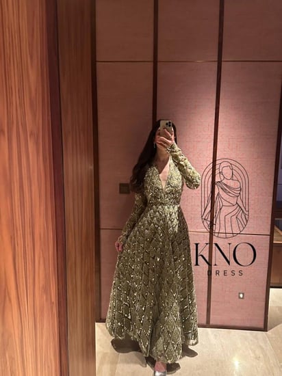 فستان سهرة طويل تل أخضر فاخر مع شك براق وأكمام منفصلة