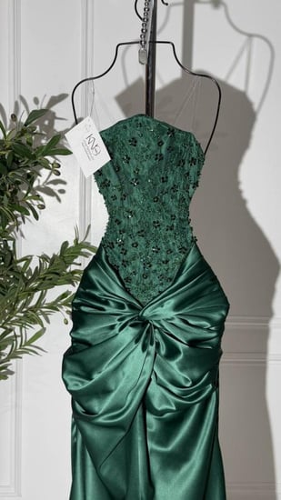 فستان زيتي كورسيه مع دانتيل وخرز