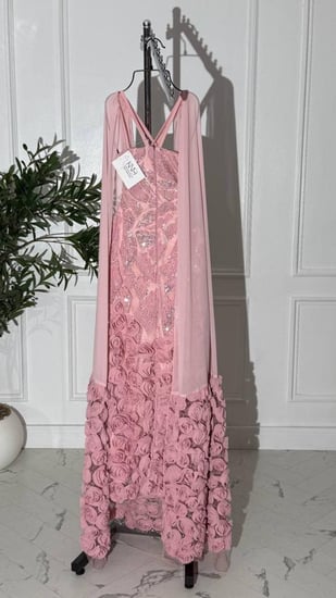 فستان سهره رودي ورود فاخرة مع شك وجورجيت مزين بالورود