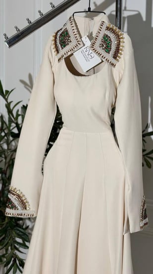 فستان باربي مع تطريز يدوي مباشر