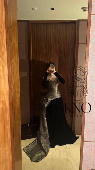 فستان سهرة جوخ جاكار فاخر بتصميم كورسيه وأكمام منفصلة