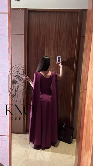 فستان باربي فاخر بلون ليلكي ناعم بتصميم أنيق يجمع بين البساطة والفخامة