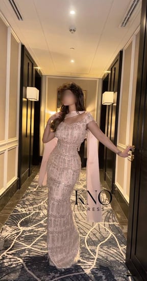 فستان تفته ضيق لون بيج مع شك فاخر مبطن و شال ساتان - لكل المناسبات