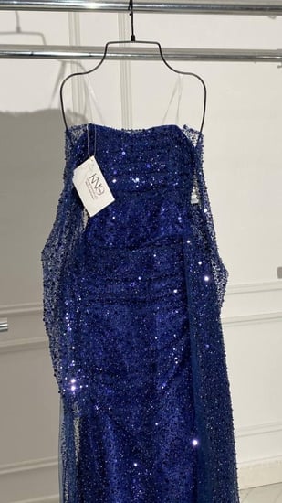 فستان تيا بأكمام