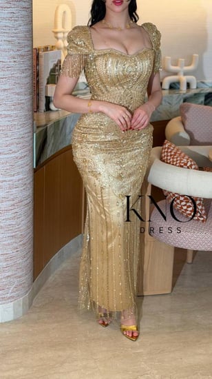 فستان شك فاخر وخاص بمواد ذات جودة عالية مع سلاسل صغيرة