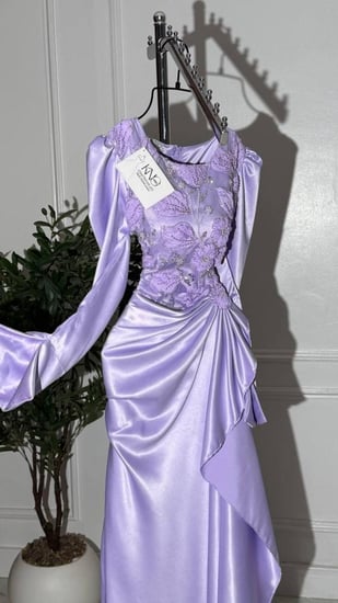 فستان بنفسجي تفته فاخر بورود وذيل