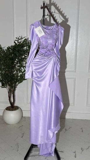 فستان بنفسجي تفته فاخر بورود وذيل