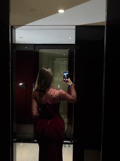 فستان الخامة جوخ مع دانتيل فاخر بلمسة أنوثة راقية