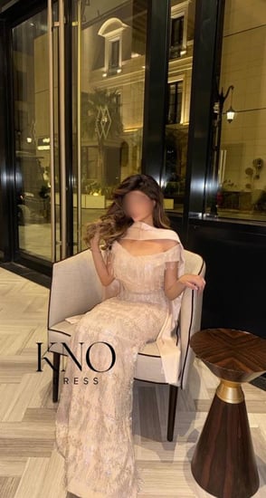 فستان تفته ضيق لون بيج مع شك فاخر مبطن و شال ساتان - لكل المناسبات