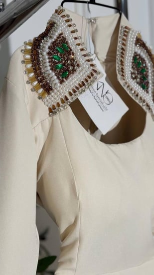 فستان باربي مع تطريز يدوي مباشر