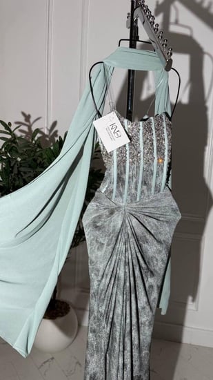 فستان تيفاني لماع طويل بخامة استرتش