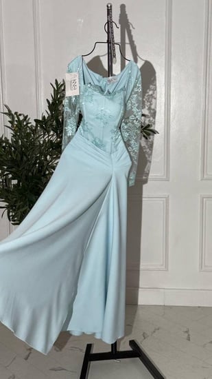 فستان سهرة دانتيل بأكمام طويلة باري