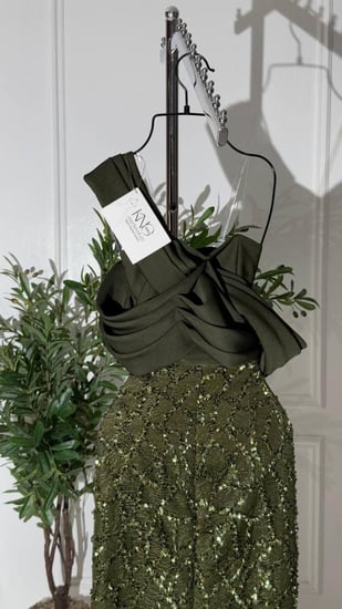 فستان باربي فاخر مزين بكلفة شك أنيقة