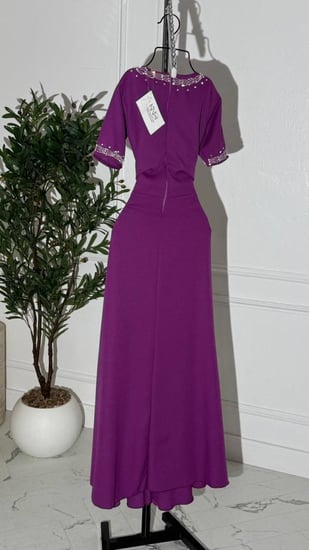 فستان كلوش بتطريز مباشر مع فيونكات