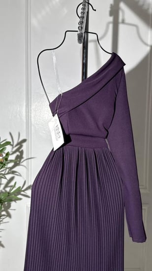 فستان ناعم بتكسيرات متطابقه صغيره