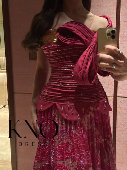 فستان فوشي مشجر جاكار فاخر بتطريز يدوي وانسيابية جذابة