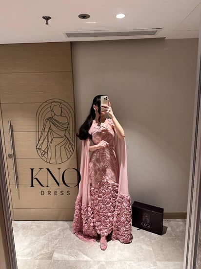 فستان سهره رودي ورود فاخرة مع شك وجورجيت مزين بالورود