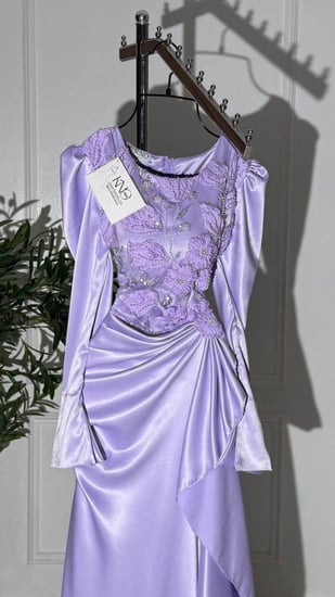 فستان بنفسجي تفته فاخر بورود وذيل