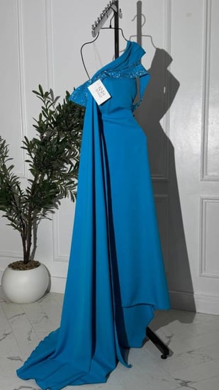 فستان باربي بترولي فاخر مزين بفصوص ولؤلؤ