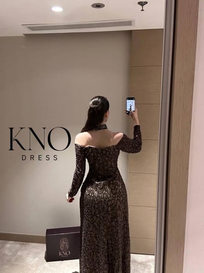 فستان دانتيل بني بلمعة خرز وشال شيفون