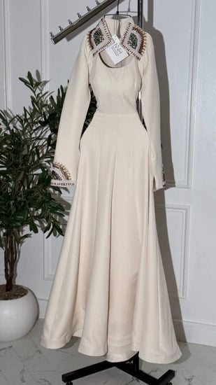 فستان باربي مع تطريز يدوي مباشر