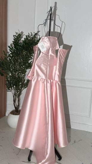 فستان سهرة بأكمام منفصله مع تطريز