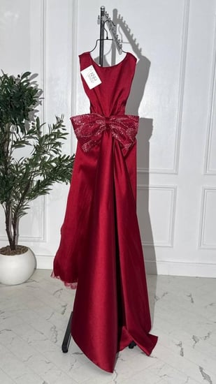 فستان سهرة ميكادو برغندي مع كلفة